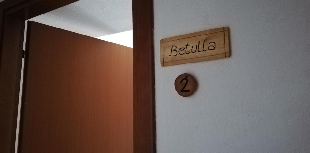 Отель Residenza Santa Valeria Caglio Экстерьер фото